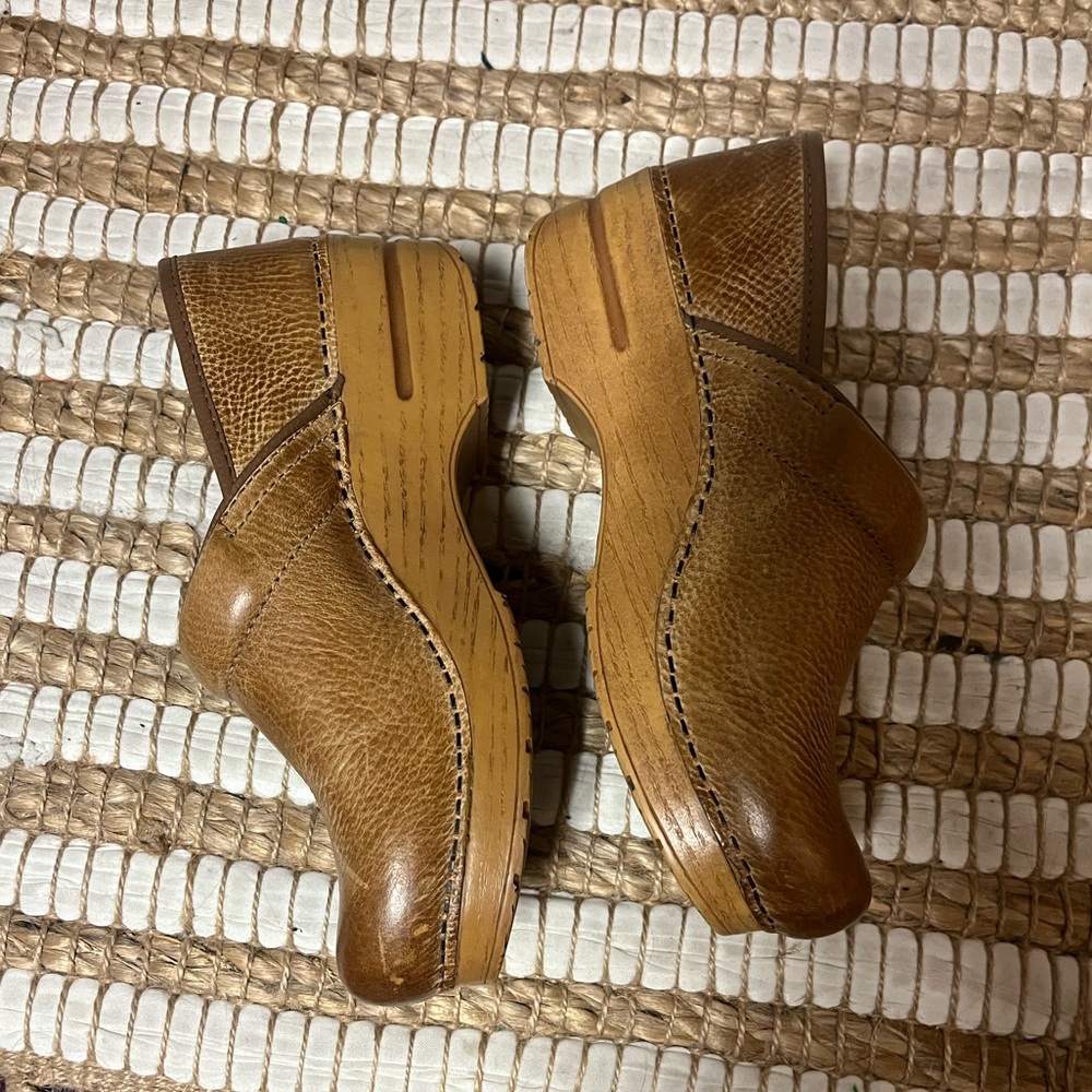 Dansko Pro Honey Distressed Clog - Picture 5 of 7